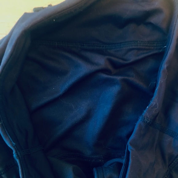 Lululemon size 4 Navy Speed Up 2.5 inseam - Picture 4 of 6